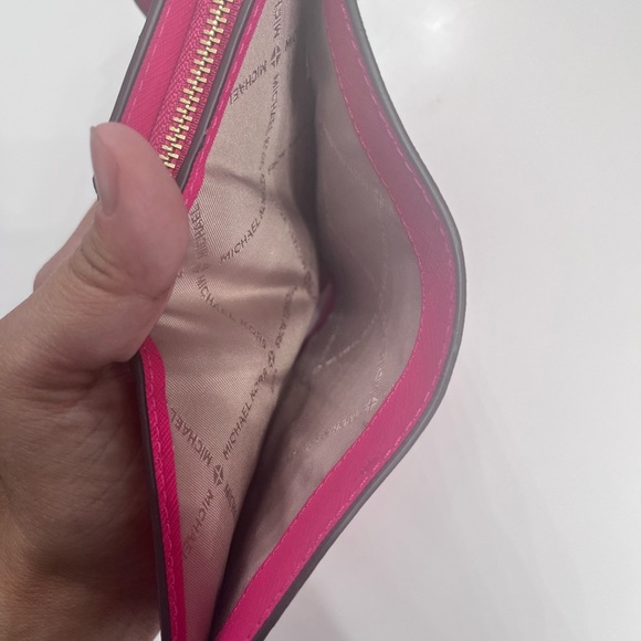 NWT. Michael Kors Medium Crossgrain Leather Wallet - Picture 4 of 5